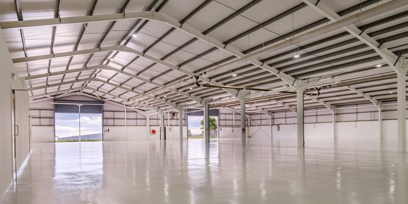 Clear-span warehouse floor inside the unit